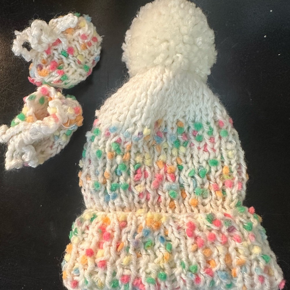 White HANDMADE KNITTED Baby Infant Pom Pom Hat and Booties Set white and pastel